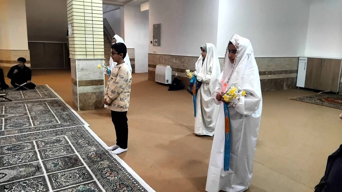 مراسم جزخوانی قرآن کریم در اهر با حضور فعال دانش‌آموزان