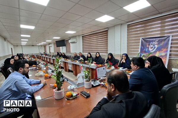 قدردانی از مربیان و مدیران منتخب طرح‌های آموزشی کودکستان‌های شهرستان قرچک