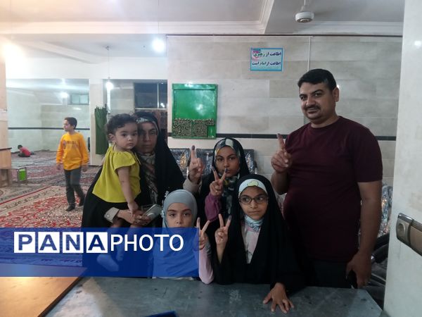 حضور مردم ولایتمدار نیشابور پای صندوق‌های رای