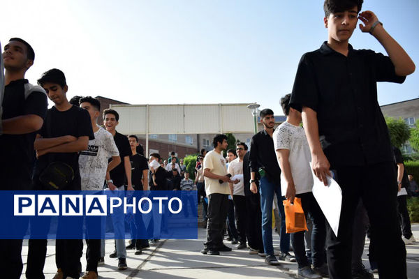 رقابت داوطلبان کنکور رشته تجربی در دانشگاه قم