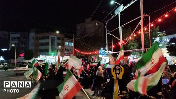اجتماع مردمان نیشابوری در میدان آزادی