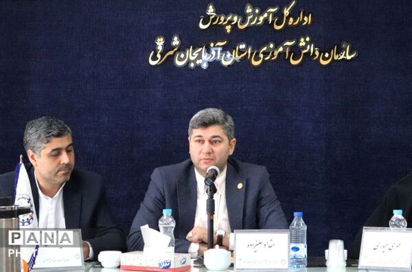 نخستین جلسه هماهنگی نمایندگان دوره دوازدهم و سیزدهم مجلس دانش‌آموزی و اعضای شورای دانش‌آموزی استان آذربایجان شرقی 