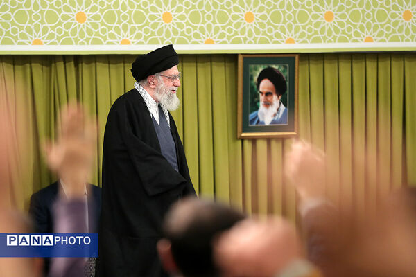 دیدار اقشار مردم با رهبر انقلاب به مناسبت چهل‌وهفتمین سالگرد پیروزی انقلاب اسلامی