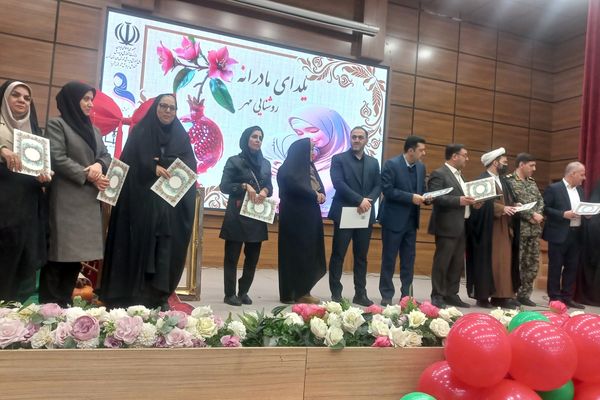 مراسم یلدای مادرانه با حضور فرهنگیان و دانش‌آموزان در اردوگاه شهید منتظری شهریار