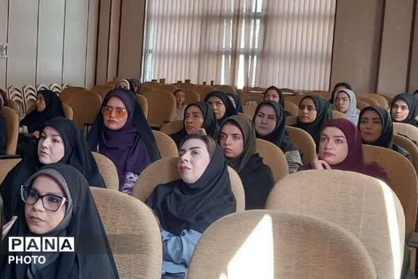 دوره آموزش و مهارت افزایی تغذیه و نگهداری از کودک در ناحیه دو شهرری 