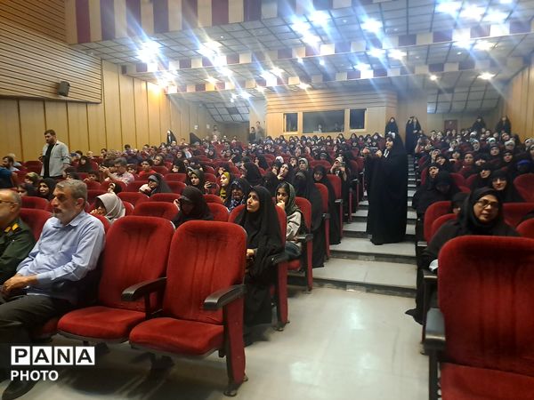 همایش تبیین نقش رسانه در جنگ تحمیلی