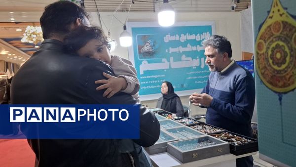 بازدید از غرفه‌های نمایشگاه اقتصاد مقاومتی در قم