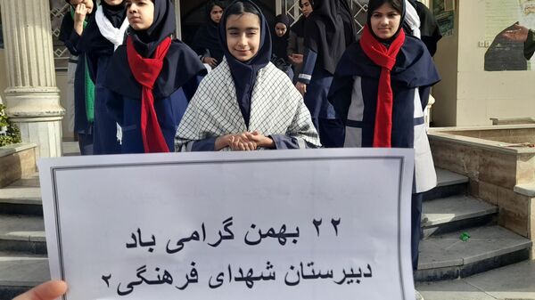 حضور حماسی دانش‌آموزان «شهدای فرهنگی ۲» در جشن سالگرد پیروزی انقلاب اسلامی  