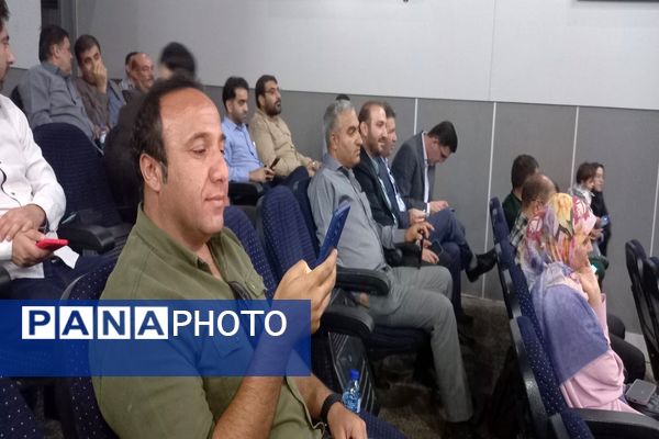 آیین تجلیل از خبرنگاران و فعالان عرصه رسانه در سینما هنر یاسوج