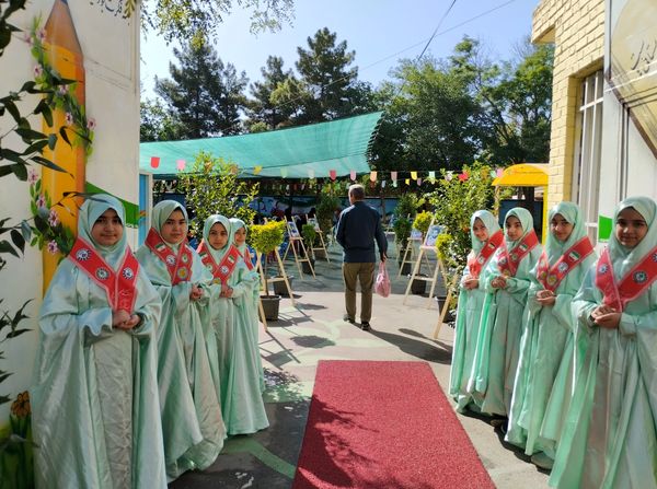 به صدا درآوردن زنگ سپاس‌ معلم در مدرسه شاهد شهید ناصری