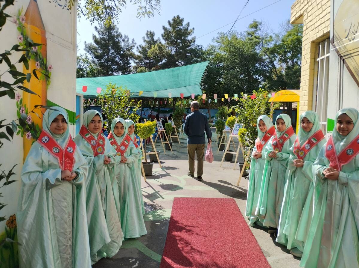 به صدا درآوردن زنگ سپاس‌ معلم در مدرسه شاهد شهید ناصری