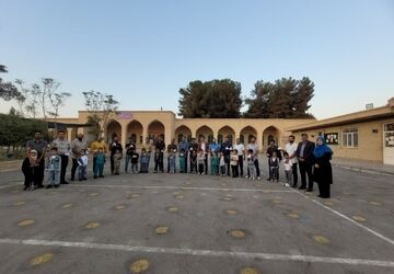 تدریس نشانه "ب" مثل بابا در دبستان فرهیختگان یزد