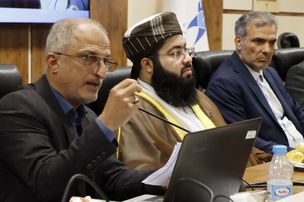 نشست وحدت علمای شیعه و اهل سنت در دانشگاه آزاد اسلامی مشهد 