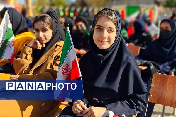 طنین زنگ انقلاب در مدرسه فرزانگان شهرستان باشت