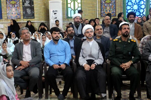 اجتماع استکبار ستیزی و رویداد پلاکاردنویسی دانش‌آموزان سمنان