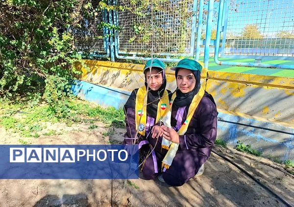  وقتی نهال‌ها هم انقلابی شدند؛ فجر در حیاط مدرسه ام‌البنین