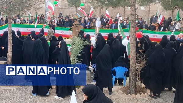 راهپیمایی 22 بهمن در روستای صرم قم