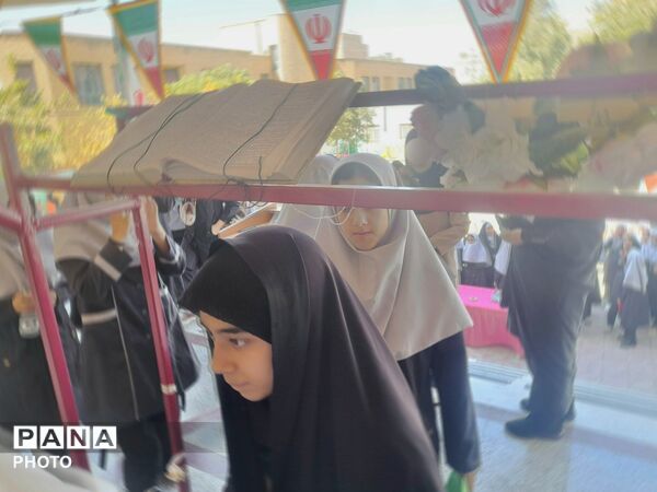 جشن جوانه‌ها با آغاز فصلی تازه در دبیرستان حضرت معصومه(س) ناحیه ۴ کرج