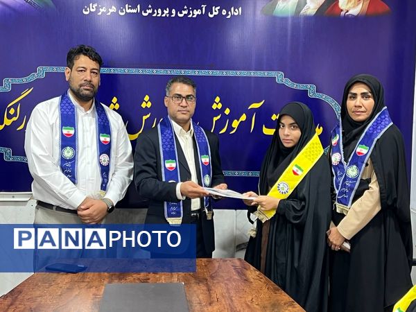 مراسم تجلیل از دانش‌آموز خبرنگاران بندرلنگه