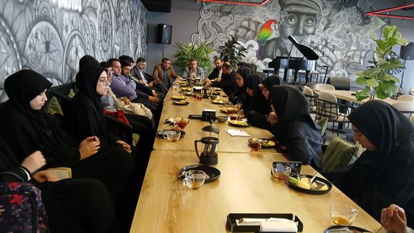 نشست فرماندار محمودآباد با اعضای شورای دانش‌آموزی 