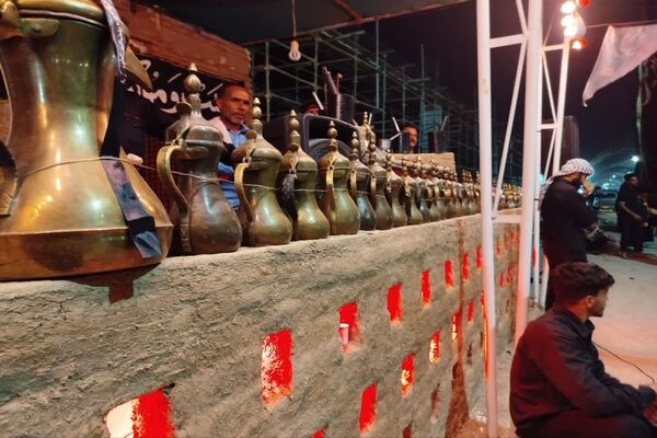 خدمت بی‌منت خادمان کوچک به زائران در حمیدیه 
