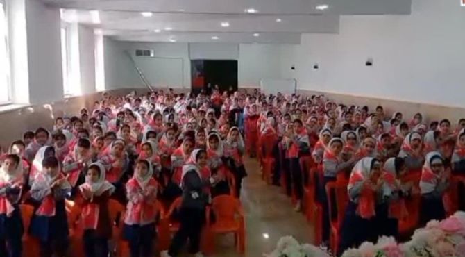 برگزاری جشن اعیاد شعبانیه در دبستان ۲۲ بهمن