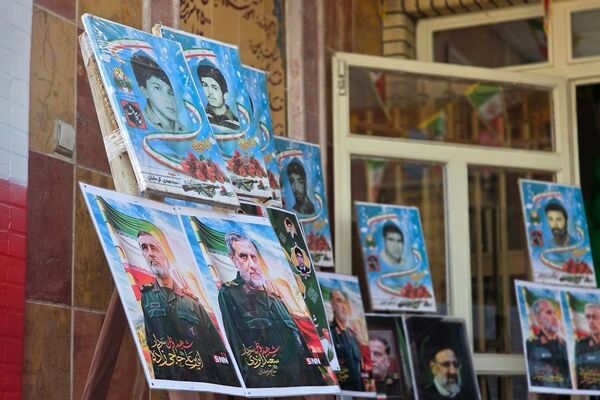 صدای طنین انداز زنگ انقلاب همراه با جشن ایرانمون در دبستان کوثر جوادآباد