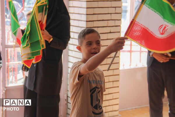 آیین نمادین جشن شکوفه‌ها در مدرسه استثنایی مدرس ۲ همدان