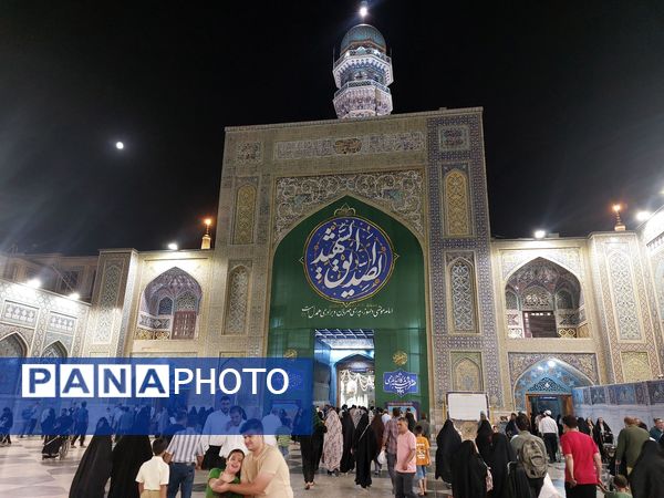 شکوه و سرور در بارگاه منور رضوی در شب ولادت پیامبر اعظم(ص)