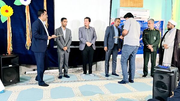مراسم بزرگداشت مقام معلم در جزیره هرمز