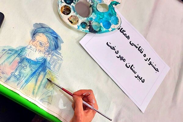 نمایشگاه هنری دانش آموزان در دبیرستان مهردخت 