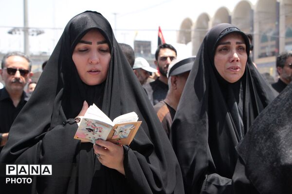 آخرین وداع با قائد شهید: پیکر مطهر آیت‌الله سیدعلی‌خامنه‌ای در میان سیل عاشقان به مصلی تهران رسید 