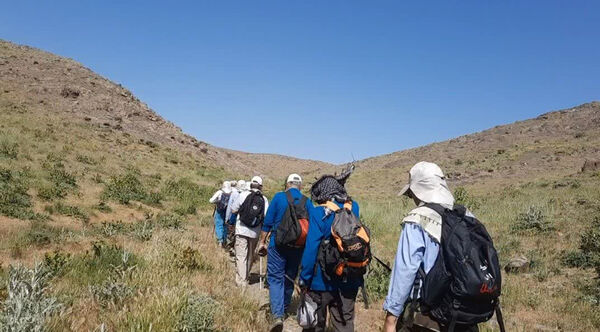 کوه‌پیمایی پیشکسوتان قم در آستانه سالگرد ارتحال حضرت امام(ره)