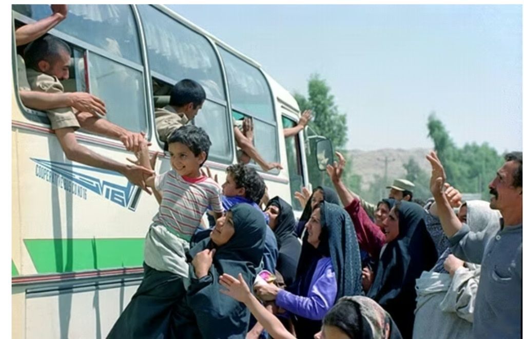 سالروز بازگشت پرستوها به میهن اسلامی 