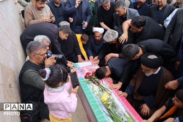مراسم تشییع پیکر مطهر شهیده دانش آموز تیارا صادقی در یزد