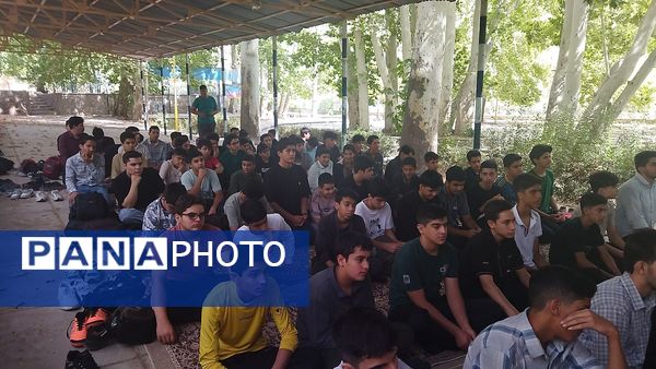 اولین نماز جماعت پایه دهمی ها همراه با کادر دبیرستان شاهد ابوذر غفاری 