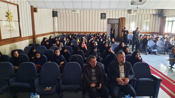 اولین نشست روسای تشکل‌های دانش‌آموزی مدارس سمپاد استان در دبیرستان فرزانگان ۲دوره دوم ناحیه۷ مشهد 