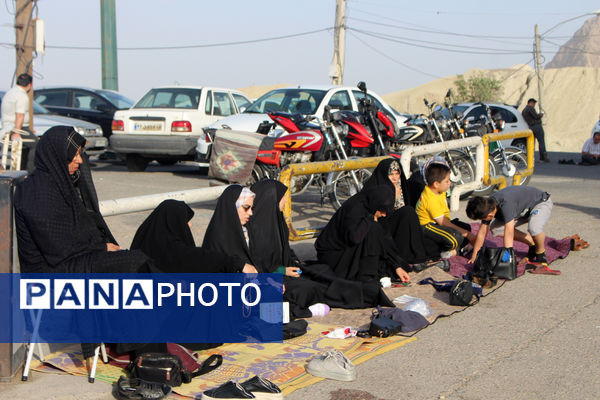 زمزمه عاشقانه دعای عرفه در یادمان 14 شهید گمنام کوه خضر نبی(ع)