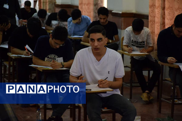 رقابت داوطلبان کنکور رشته تجربی در دانشگاه قم