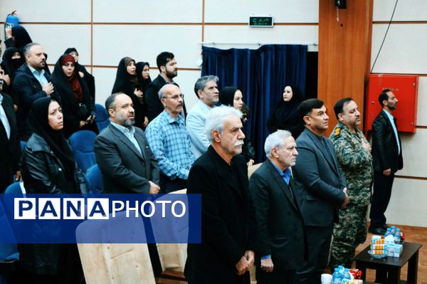 اختتامیه هفته پژوهش شهرداری نصیرشهر با رونمایی از کتاب «اردک دیوانه»  