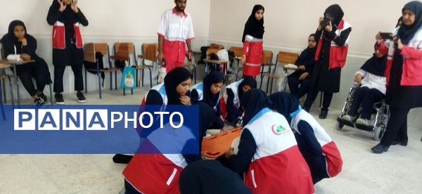 بیست و ششمین مانور زلزله و ایمنی در مدرسه دخترانه شهید رضا زارعی بندرعباس