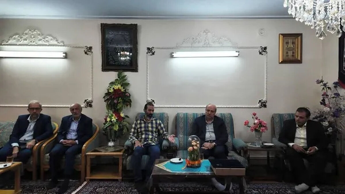 دیدار معاون وزیر ورزش با خانواده شهیدان ورزشکار فاطمه و فائزه محمدی نصرآبادی