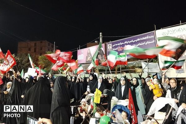 ۲۰۰ شب ایستادگی در میدان معلم