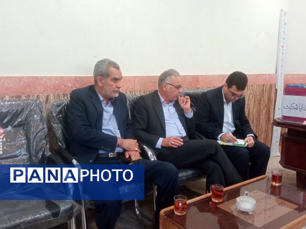 بازدید مدیر اداره ناحیه یک از دبیرستان گلشن آزادی