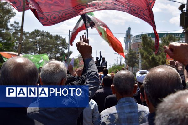 همه چیز برای یک استقبال گرم مهیاست ، با افتخار به پیشواز شهیدمان می آییم 