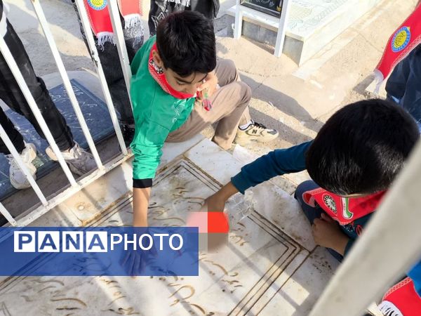 غبار روبی و تجدید بیعت با شهدا به مناسبت هفته معلم در فدافن