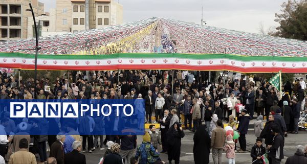 حضور پرشور مردم پاکدشت در راهپیمایی ۲۲ بهمن 