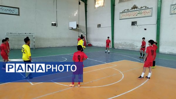 برگزاری مسابقات فوتسال بین مدارس در پارسیان 