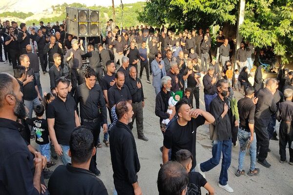 مراسم عزاداری و زنجیرزنی هیئات مذهبی شهر بار در روز تاسوعا حسینی 