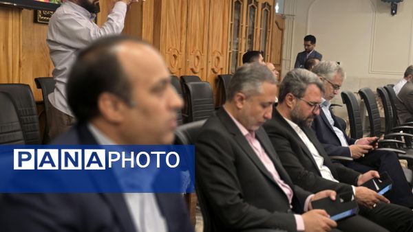 آیین رونمایی از پوستر بیست‌وهفتمین جشنواره خیرین مدرسه‌ساز استان اصفهان